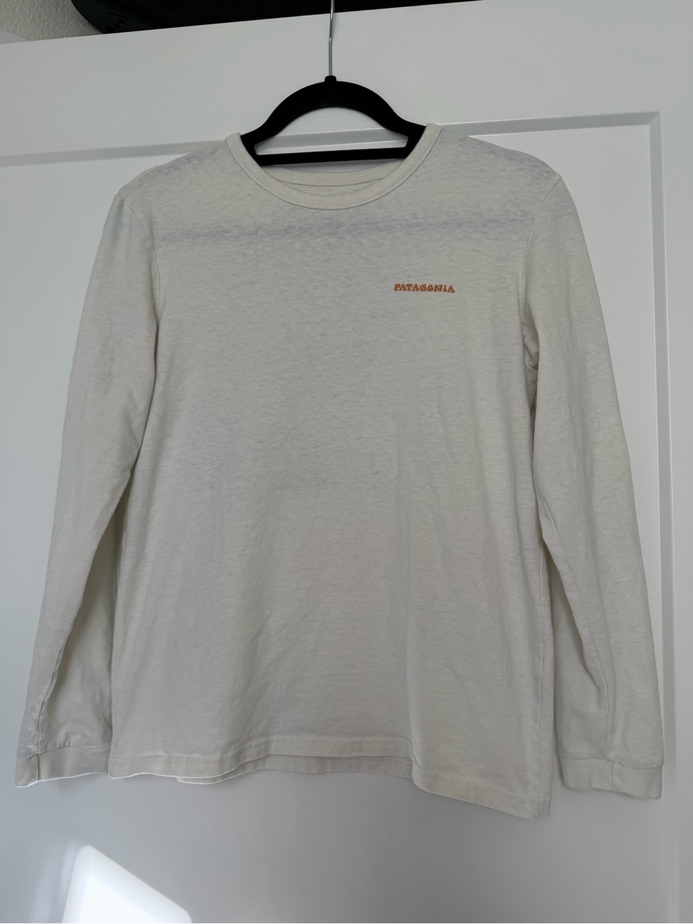 Patagonia Long Sleeve Crew Tee in Off-White with Small Orange Logo size small